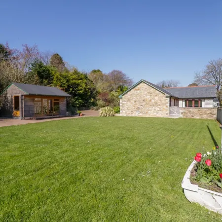 Lambkin Cottage Hotels in Saint Columb