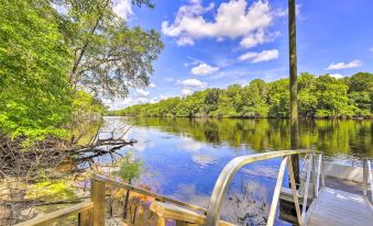 Charming Abode w/ Dock on the Suwannee River
