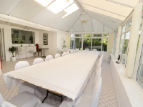 マイス エルウィ セント・アサフのホテル