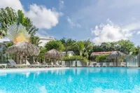 Residence les Cayalines - Pools