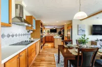 11 Mi to Chincoteague: Atlantic Home w/ Decks! - Homestays