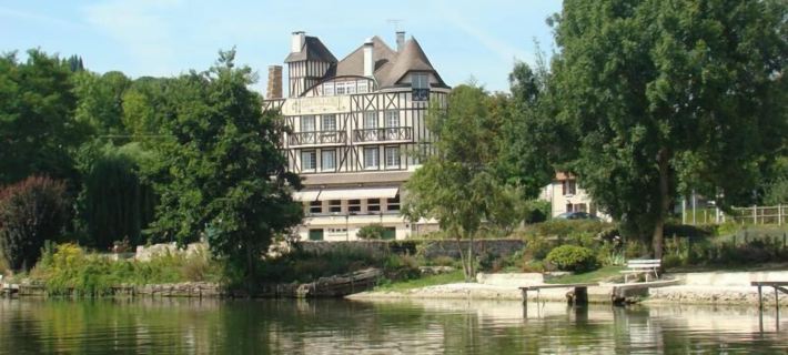 Hostellerie Saint Pierre Hotels in Eure