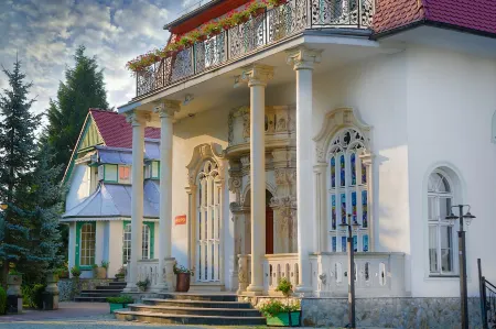 Hotel Garden Отели в г. Львувек-Слёнски