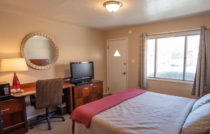Circle R Motel