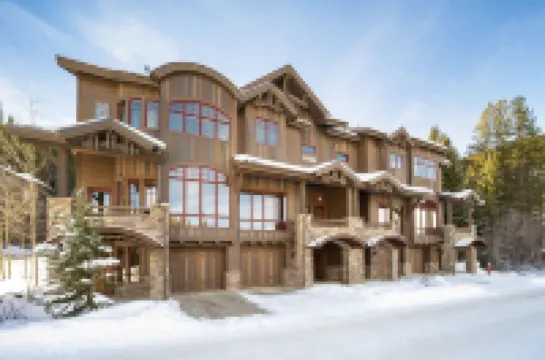 Base Camp at Iron Horse... 4 Bedroom Townhouse by RedAwning