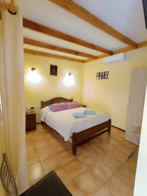 Hostal Km Zero El Huertillo - Pensions