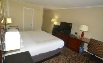 Hometown Inn & Suites