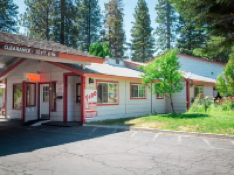 Sis Q Inn Hoteles en Weed