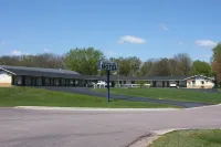 Viking Jr. Motel - parking
