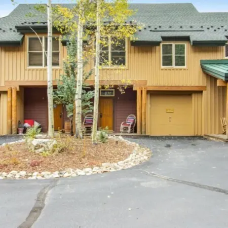 Lovely Townhome A Half-Mile from Keystone Gondola W-Shared Hot-Tub Excellent Views,