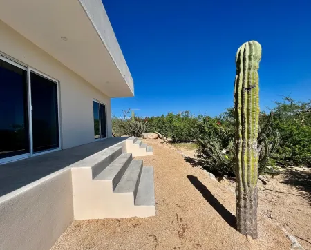 Eco living 2 bd oasis with ocean view Casa Milpa