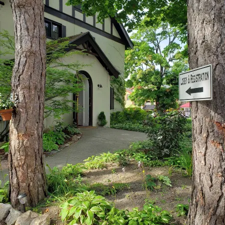 Ivy Manor Inn Village Center