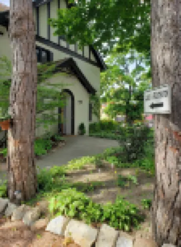 Ivy Manor Inn Village Center