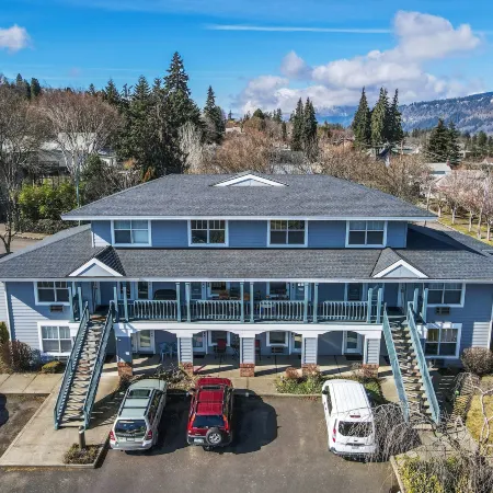 15 Lodge Condo with Hood River Bridge View