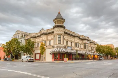 Hotel Diamond Hotels near Janet Turner Print Museum