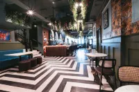The Royal Bar & Shaker Hotel a Morecambe