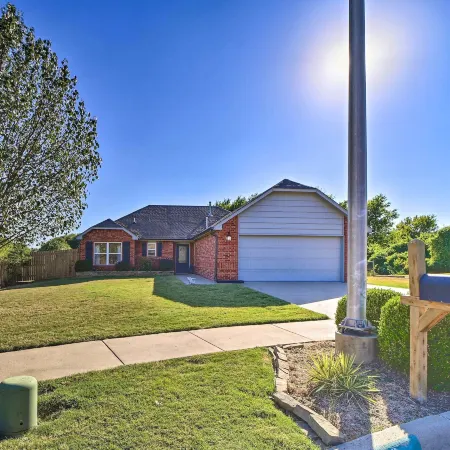 Claremore Getaway ~ 2 Mi to Historic District