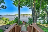 Charming Wolcott Cottage w/ Fire Pit & Mini Dock - Alojamientos