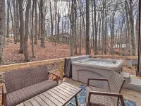 1 Mi to Beech Mtn! Family Retreat w/ Hot Tub Hotels in Beech Mountain