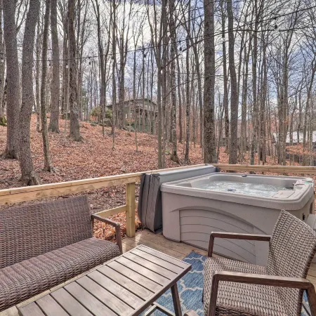 1 Mi to Beech Mtn! Family Retreat with Hot Tub
