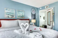 Resort-Style Lake Conroe Retreat w/ Balcony & View - balcony