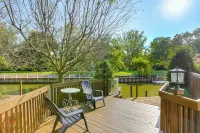 Vermilion River Home w/ Hot Tub & Private Dock! - Wifi