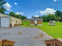 Dog-Friendly Home w/ Mtn Views in Chilhowie! Hotels in Smyth County