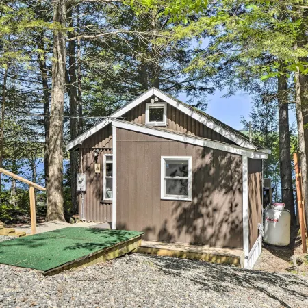 Pet-Friendly Ellsworth Cottage on Branch Lake