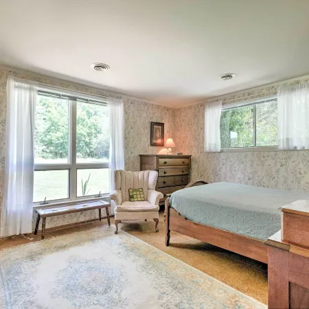 Stair-Free Lexington Home w/ Blue Ridge Mtn Views!
