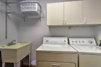 Angel Fire Mountain Cabin w/ Hot Tub & Sauna! - balcony