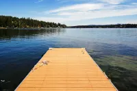 Newport Cabin w/ Lakefront Private Porch & Grill! - 3 étoiles