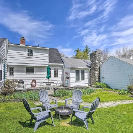 Quaint Woodstock Escape - 2 Mi to Tinker St!