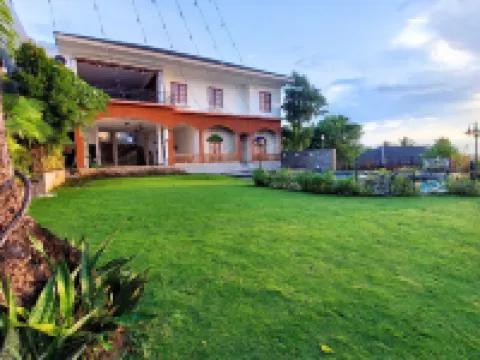 GraVilla Stay Hotels in Malalayang