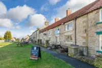 The Royal Oak Hotels in Rosedale West Side