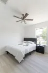 Stylish 4Br 2.5ba Haven in Houston 4 Bedroom Home by RedAwning Hotels near Cinco Ranch II Pavillion and Park at Spring Lake