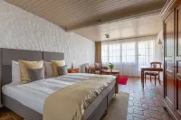 Swiss-Chalet Merlischachen - Romantik Schloss-Hotel am See - Pet friendly