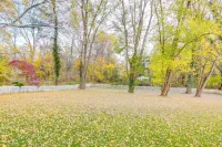 Historical Thurmont Escape w/ Furnished Deck! - Homestays