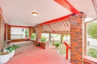 3 Mi to Dtwn: Home w/ Fenced Yard in Atlanta!