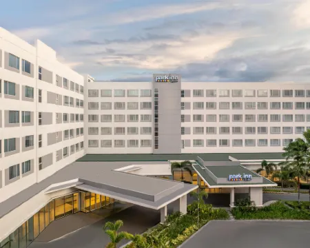 พาร์คอินน์ บาย เรดิสัน คลาร์ก โรงแรมในมาบาลากัต