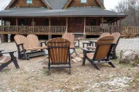 Bear Pause Log Cabin in the Great Smoky Mountains
