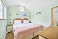 Luxury bungalow with outstanding countryside views minutes drive to many beaches