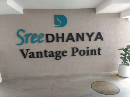 Luxurious Flat Near Trivandrum Railway Station Отели рядом с достопримечательностью «Mithrananthapuram Trimurti Temple»