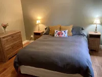 Petite Rivière Saint François cottage with river view and spa! Các khách sạn ở Petite-Riviere-Saint-Francois