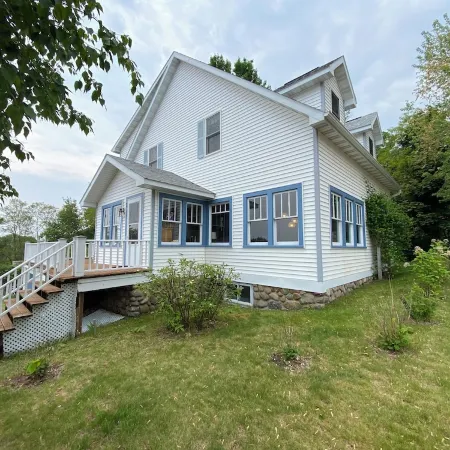 Downtown Bayfield Home W/ Lake Views, Near Ferry & Marina Отели в г. Бейфилд
