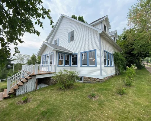 Downtown Bayfield Home W/ Lake Views, Near Ferry & Marina 貝菲爾德酒店