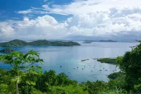Couples Retreat, Sweeping VIEWS, Kayaks Await at the Beach!