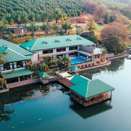 Bambuu Lakeside Lodge