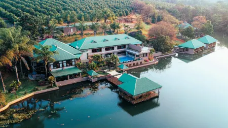 Bambuu Lakeside Lodge Отели рядом с достопримечательностью «Beach Island, Graskop»