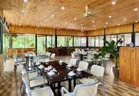 The Tropicana B'la Village Hotel Hôtels à : Bảo Lâm District