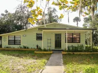 Fenced yard lots of Parking for trailer close to beach 4 bedrooms Edgewater Hotels in Edgewater